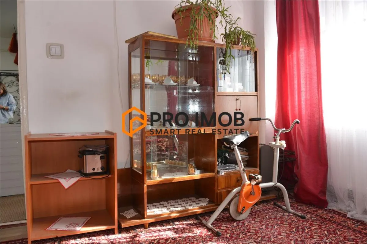Apartament 3 camere cf 2 decomandat zona Centru - foto 4
