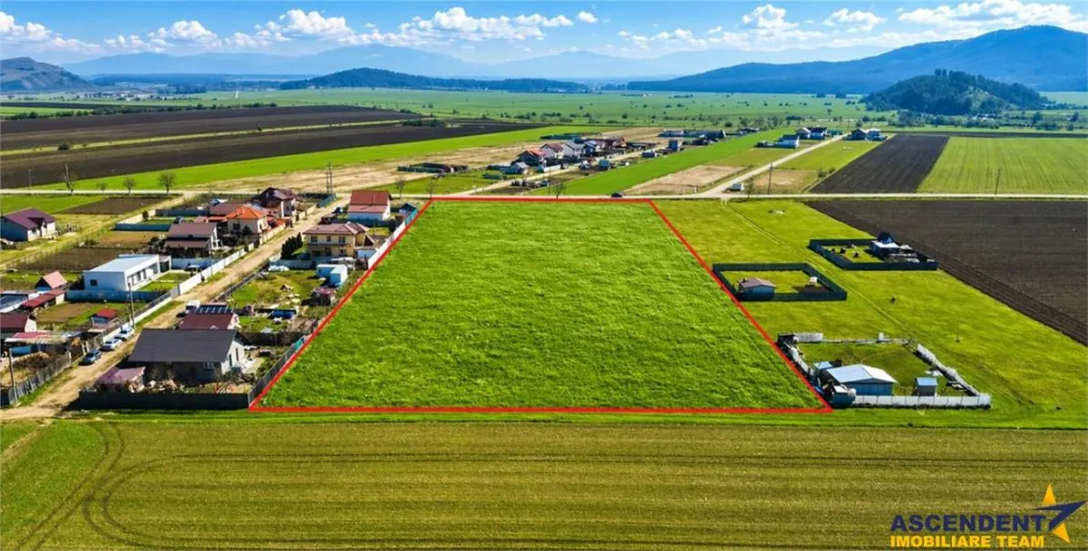 Parcela construibila,700 mp,vedere panoramica,zona emergenta,10min de Brasov - foto 1