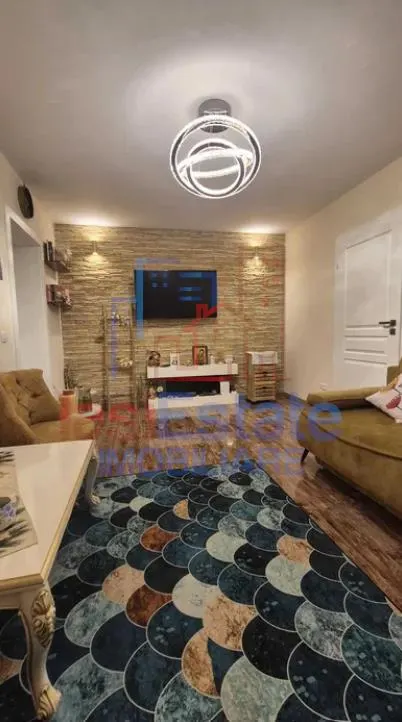 Apartament 3 camere Podu Ros - foto 1