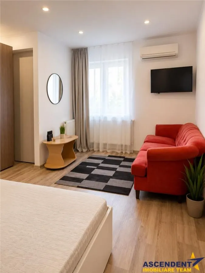 Garsoniera la casa, mobilata, 38mp, camara, boxa pivnita, cu teren 20mp, Centrul Istoric, Brasov - foto 1