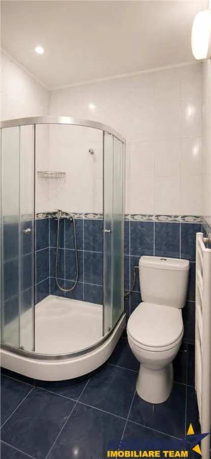 Garsoniera la casa, mobilata, 38mp, camara, boxa pivnita, cu teren 20mp, Centrul Istoric, Brasov - foto 4