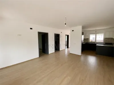 SANMIHAIUL ROMAN - CASA INDIVIDUALA 3 CAMERE - 2 BAI - 2 TERASE - 3 LOCURI PARCARE - CURTE MARE - foto 9