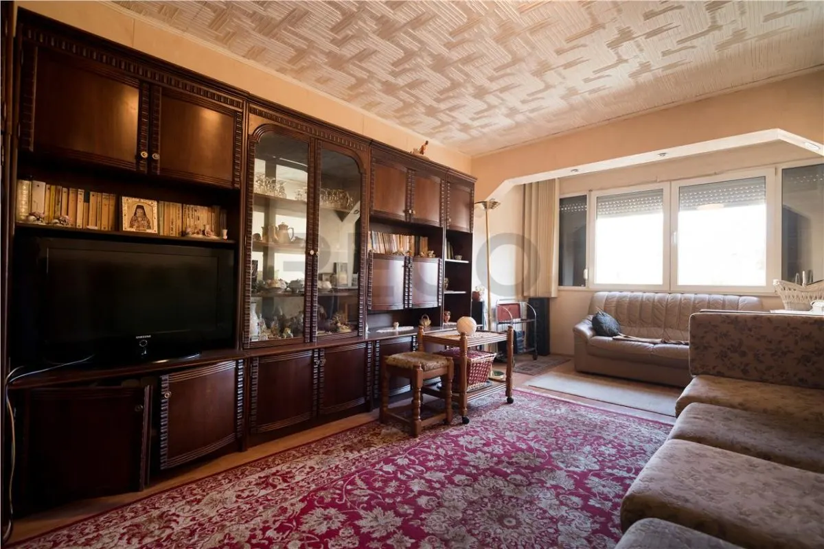 RECO, Apartament decomentat cu lift, 3 camere, Zona Rogerius, Oradea - foto 1