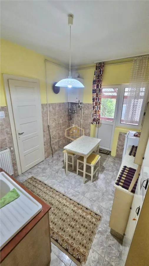 Parter | Apartament 1 camera si curte | Zona 1 Iunie - foto 1