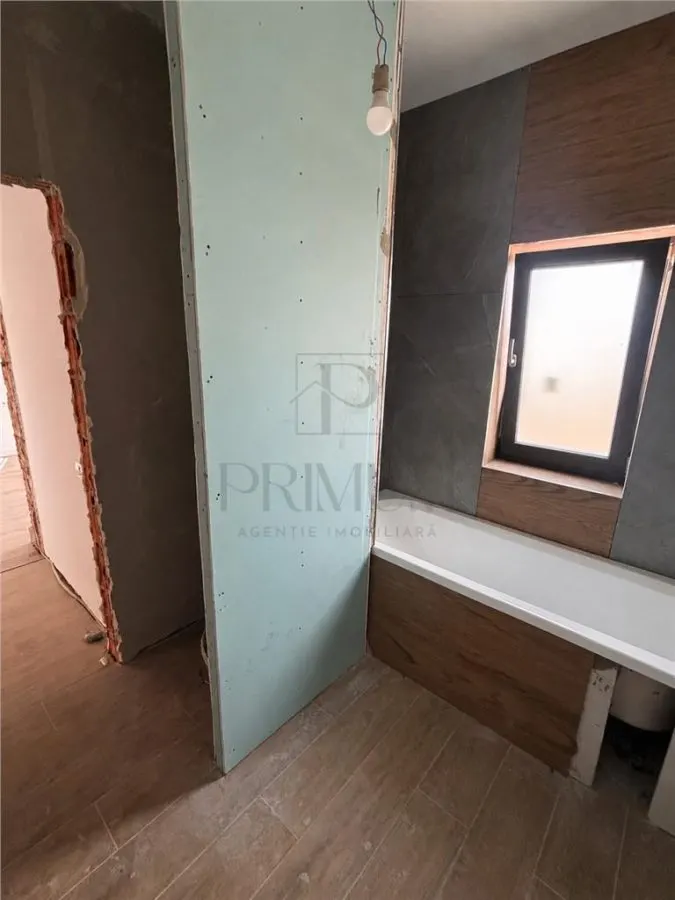 Moșnița Nouă, Duplex spațios, Locație premium - foto 2