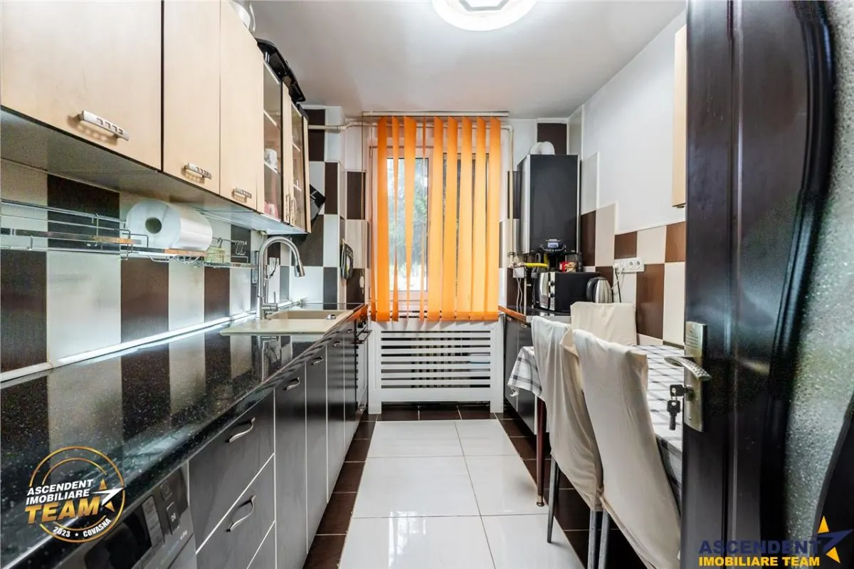 Apartament 2 camere, echipat, balcon, areal cu atmosfera linistita, Central, Covasna. - foto 2