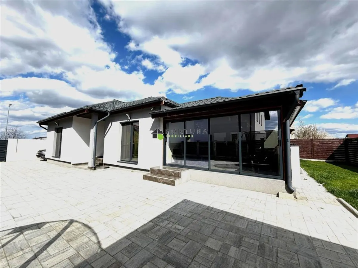 Casa moderna,  singura in curte - Izvor - foto 1