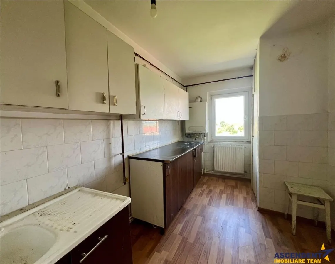 Apartament cu trei camere de renovat in Feldioara, Brasov - foto 18