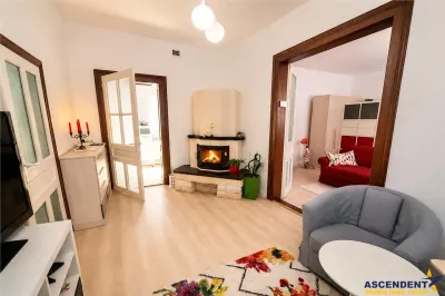 Casa situata central, cu un echilibru remarcabil intre traditie si design contemporan â€“ Brasov - foto 1