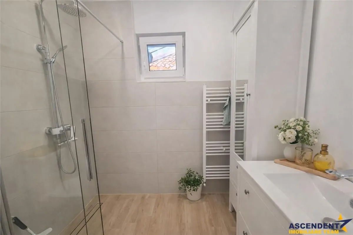 Casa situata central, cu un echilibru remarcabil intre traditie si design contemporan â€“ Brasov - foto 11