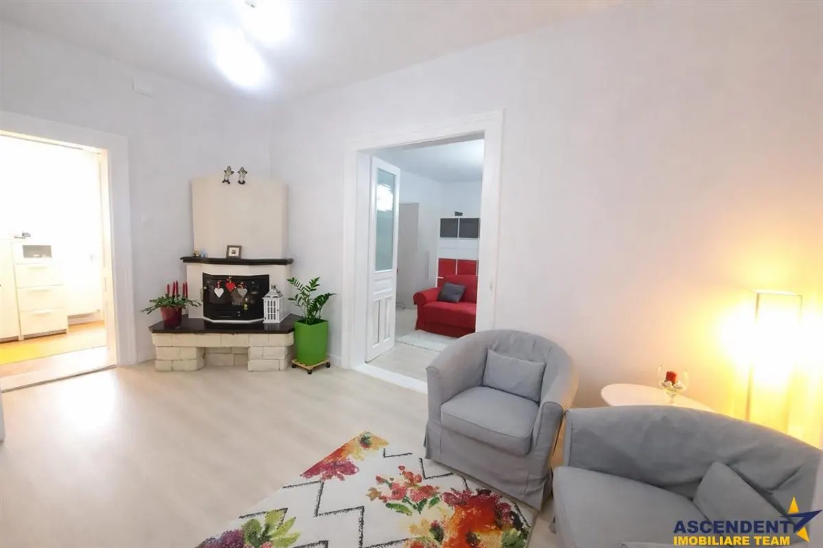 Casa situata central, cu un echilibru remarcabil intre traditie si design contemporan â€“ Brasov - foto 12