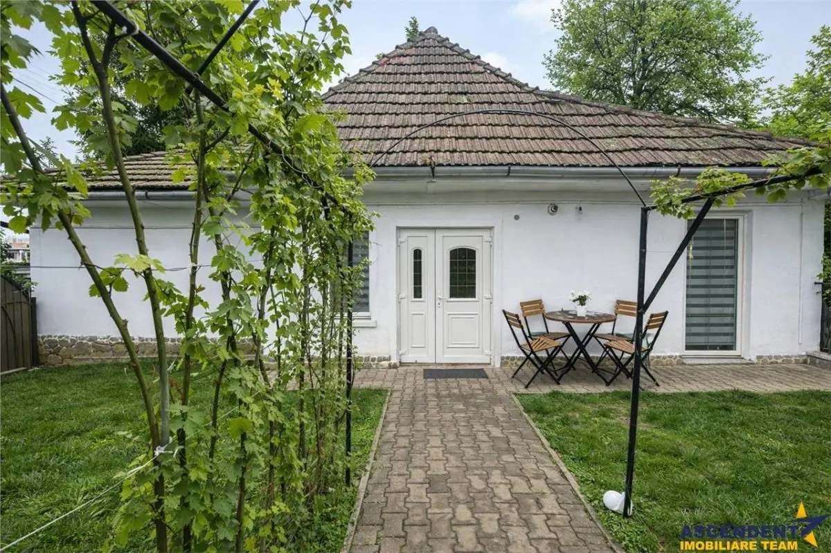 Casa cu 650 mp teren,zona linistita,curte verde,potential extindere,Gheorghe Doja, Targu Mures. - foto 1