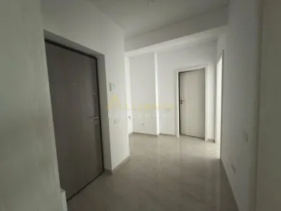 Apartament 2camere decomandat gata de mutare  Metrou Berceni 18min - foto 3
