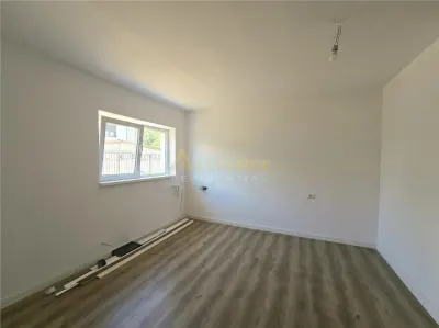 Casa individuala- 6 camere - 4 bai- 3 dressinguri-100m de autobuz - foto 7