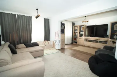 Apartament de vanzare cu 3 camere(transformat din 4 camere) pe Bld Dacia - Oradea