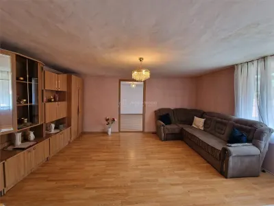 Resita Apartament Et.1 Curte Comuna - Resita