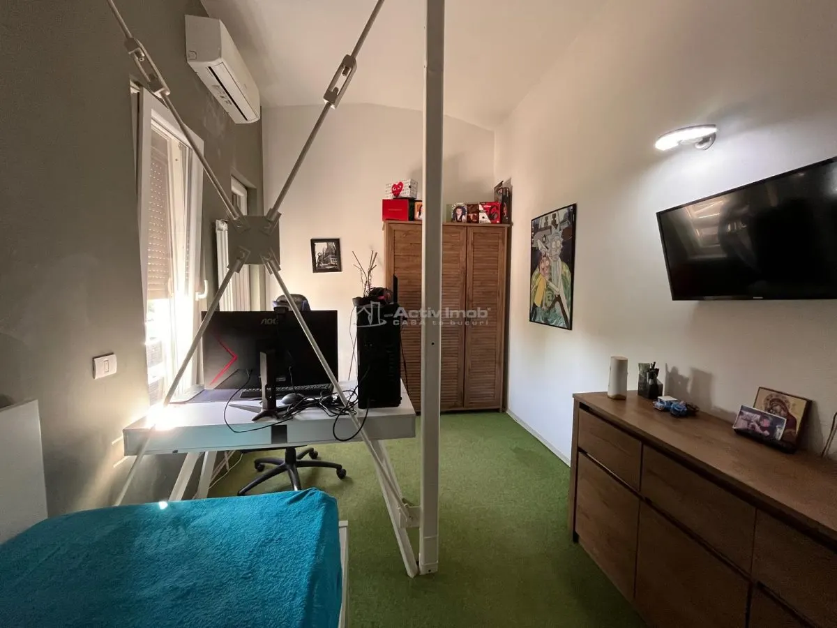 Lugoj,  Vila de Vis Cu Piscina, 440 Mp. Construiti, 820 Mp. Teren - foto 19
