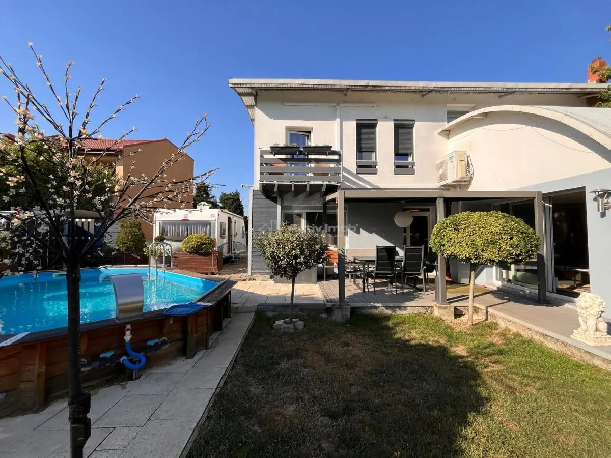 Lugoj,  Vila de Vis Cu Piscina, 440 Mp. Construiti, 820 Mp. Teren - foto 22