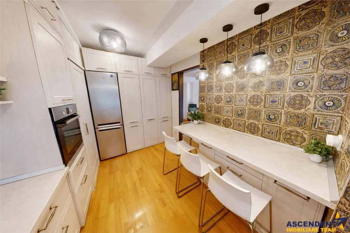 Spatialitate si confort: apartament 4 camere, Central, Brasov: FILM & 3D - foto 9