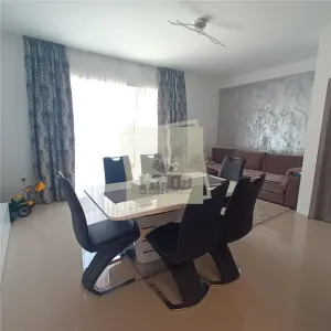 Casa cu 3 camere 3 balcoane si parcare privata in Selimbar - Sibiu