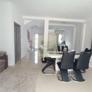 Casa cu 3 camere 3 balcoane si parcare privata in Selimbar - foto 7