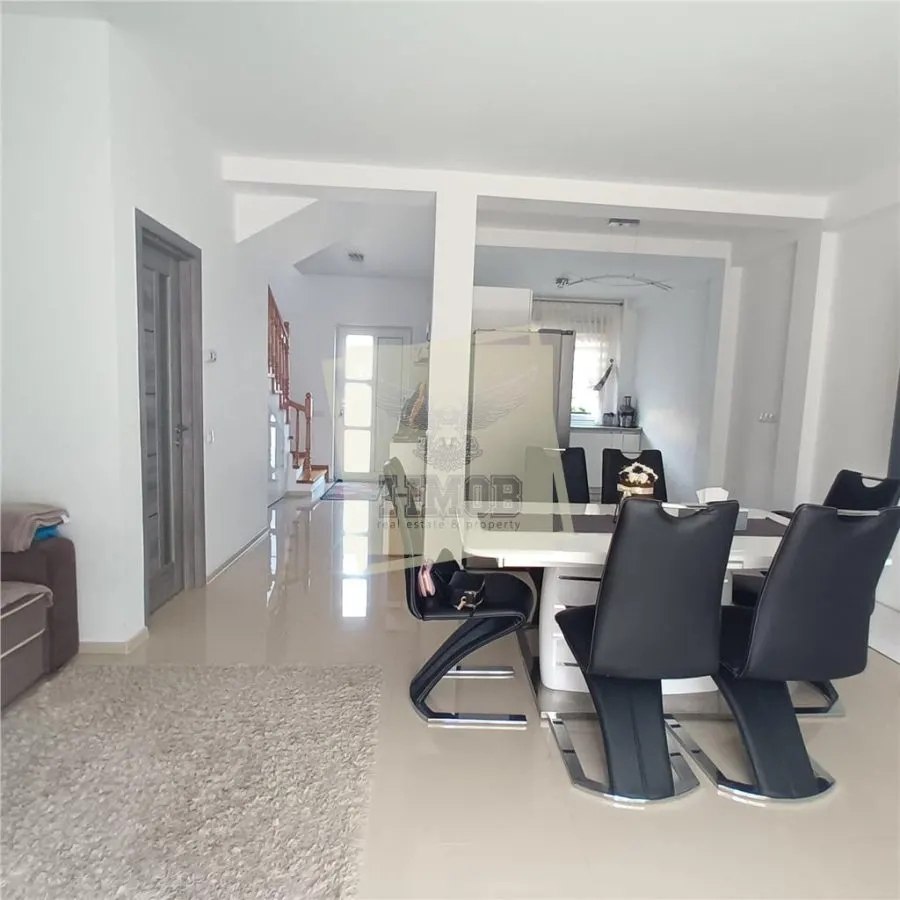 Casa cu 3 camere 3 balcoane si parcare privata in Selimbar - foto 7