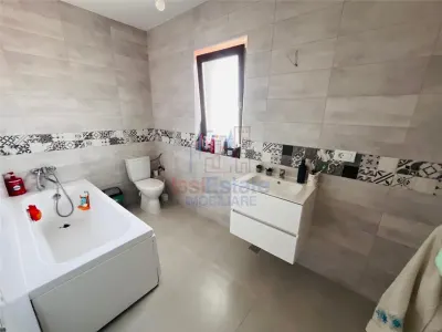 Casa cu 4 camere 2 bai mobilata și utilata Miroslava - Horpaz - foto 9