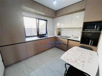 Casa cu 4 camere 2 bai mobilata și utilata zona Miroslava - Miroslava