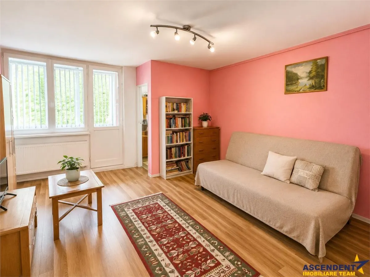 Garsoniera cocheta, baie si bucatarie proprie, etaj 3, Aleea Carpati, investitie sau locuit. - foto 1