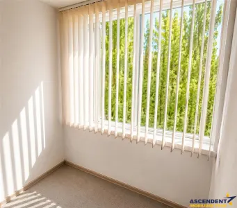 Garsoniera cocheta, baie si bucatarie proprie, etaj 3, Aleea Carpati, investitie sau locuit. - foto 3
