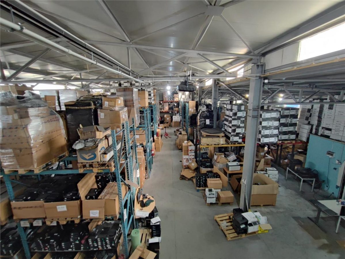 Hala 1600 mp,curte betonata 1300 mp, cu contract chirias 9500 e - foto 12