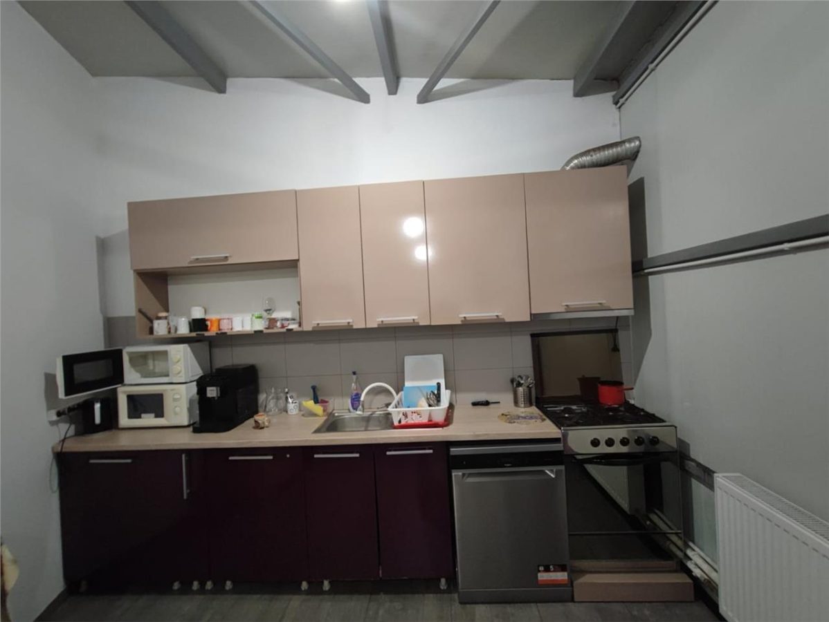 Hala 1600 mp,curte betonata 1300 mp, cu contract chirias 9500 e - foto 16