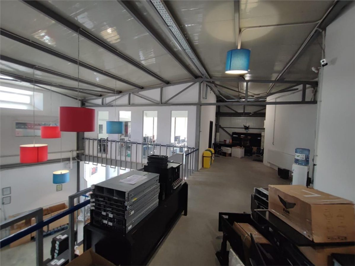 Hala 1600 mp,curte betonata 1300 mp, cu contract chirias 9500 e - foto 17