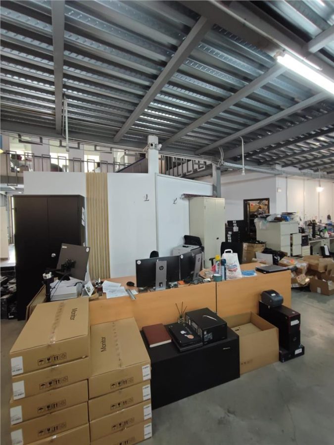 Hala 1600 mp,curte betonata 1300 mp, cu contract chirias 9500 e - foto 19