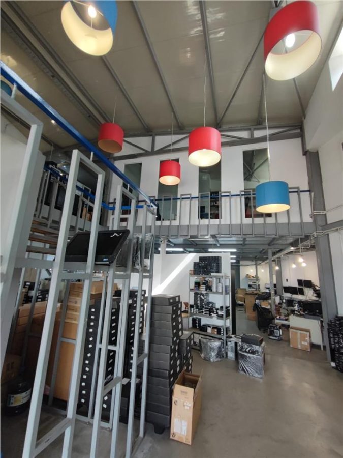 Hala 1600 mp,curte betonata 1300 mp, cu contract chirias 9500 e - foto 4