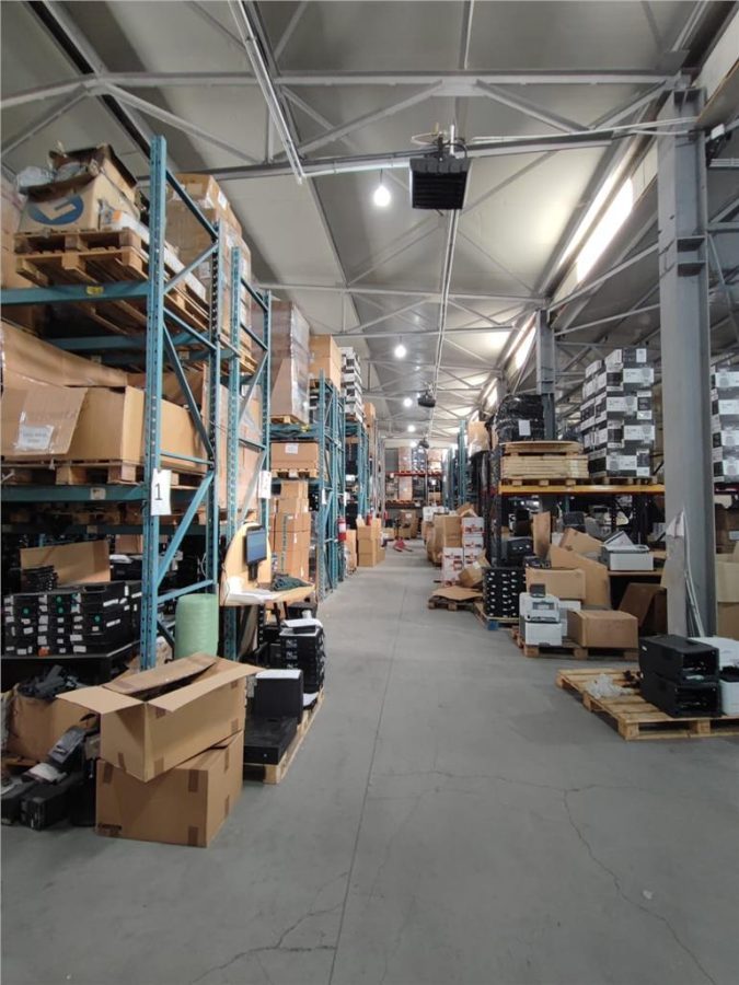 Hala 1600 mp,curte betonata 1300 mp, cu contract chirias 9500 e - foto 5