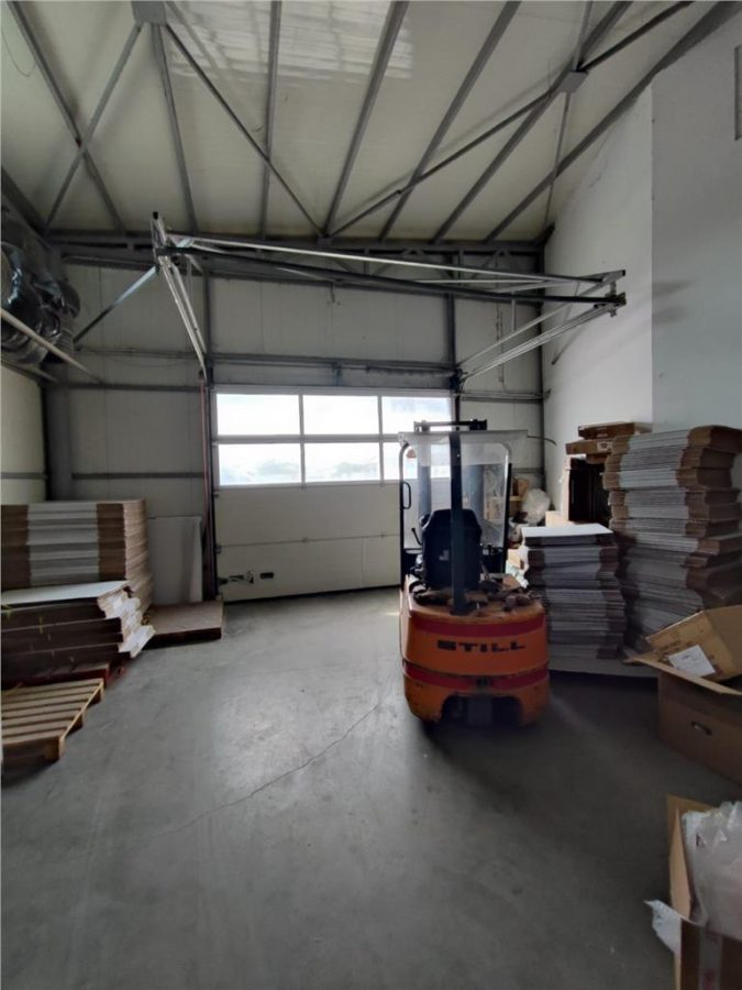 Hala 1600 mp,curte betonata 1300 mp, cu contract chirias 9500 e - foto 9