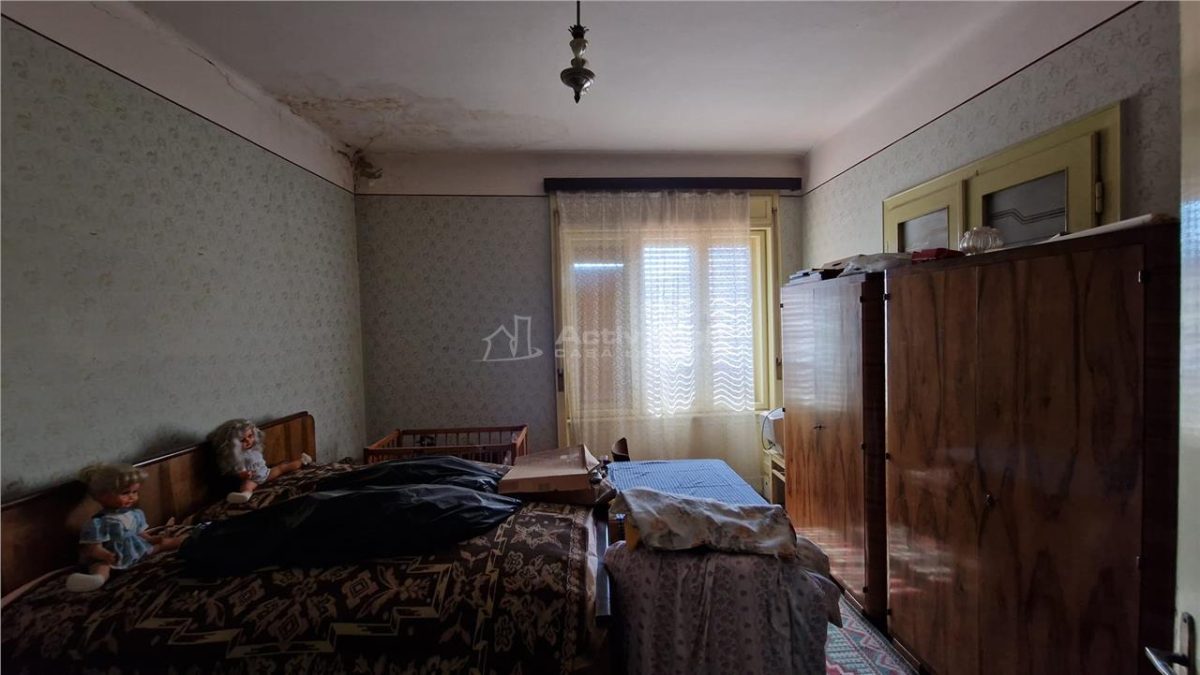 Resita Casa 5 Camere Zona Muncitoresc - foto 13