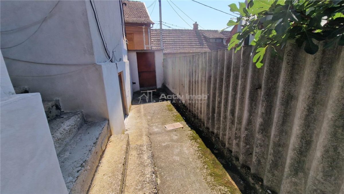 Resita Casa 5 Camere Zona Muncitoresc - foto 5