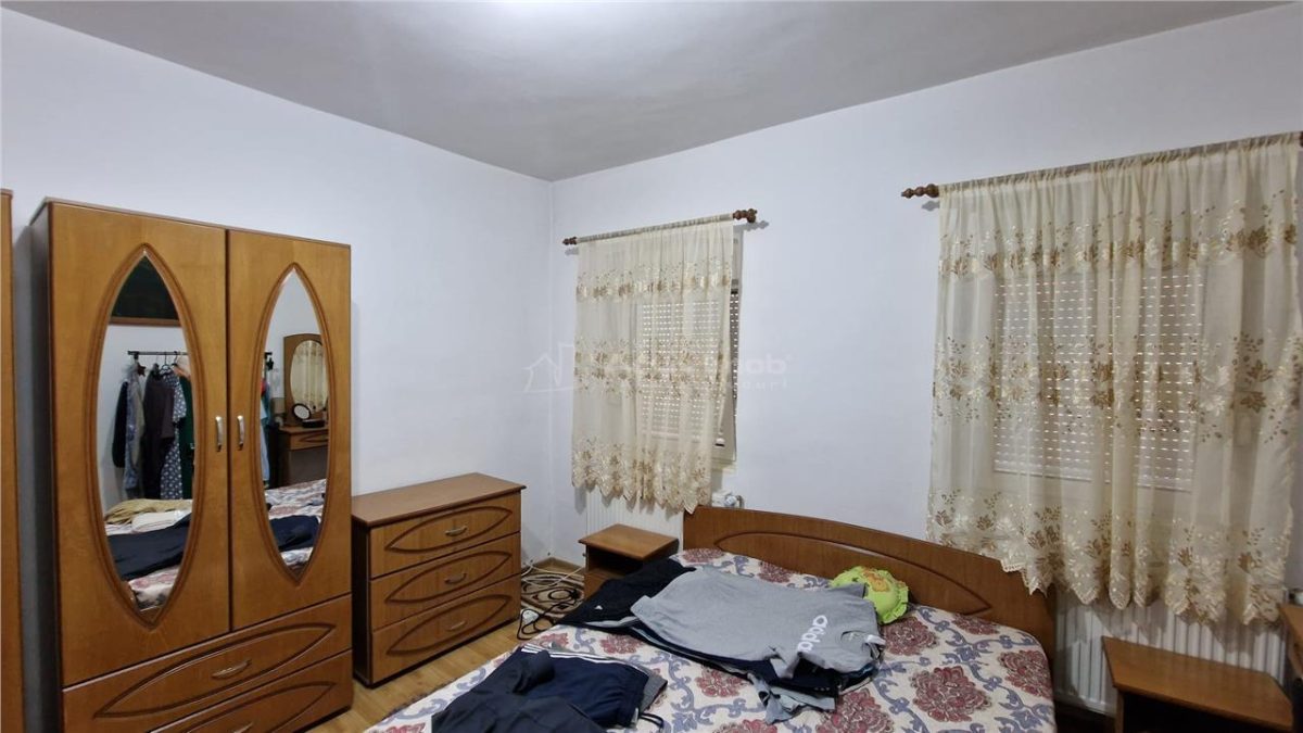 Resita Casa 7 Incaperi Parter,Etaj, Zero investitii - foto 12