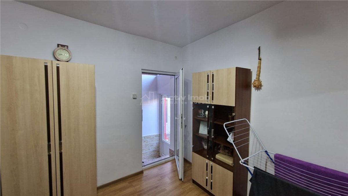 Resita Casa 7 Incaperi Parter,Etaj, Zero investitii - foto 13