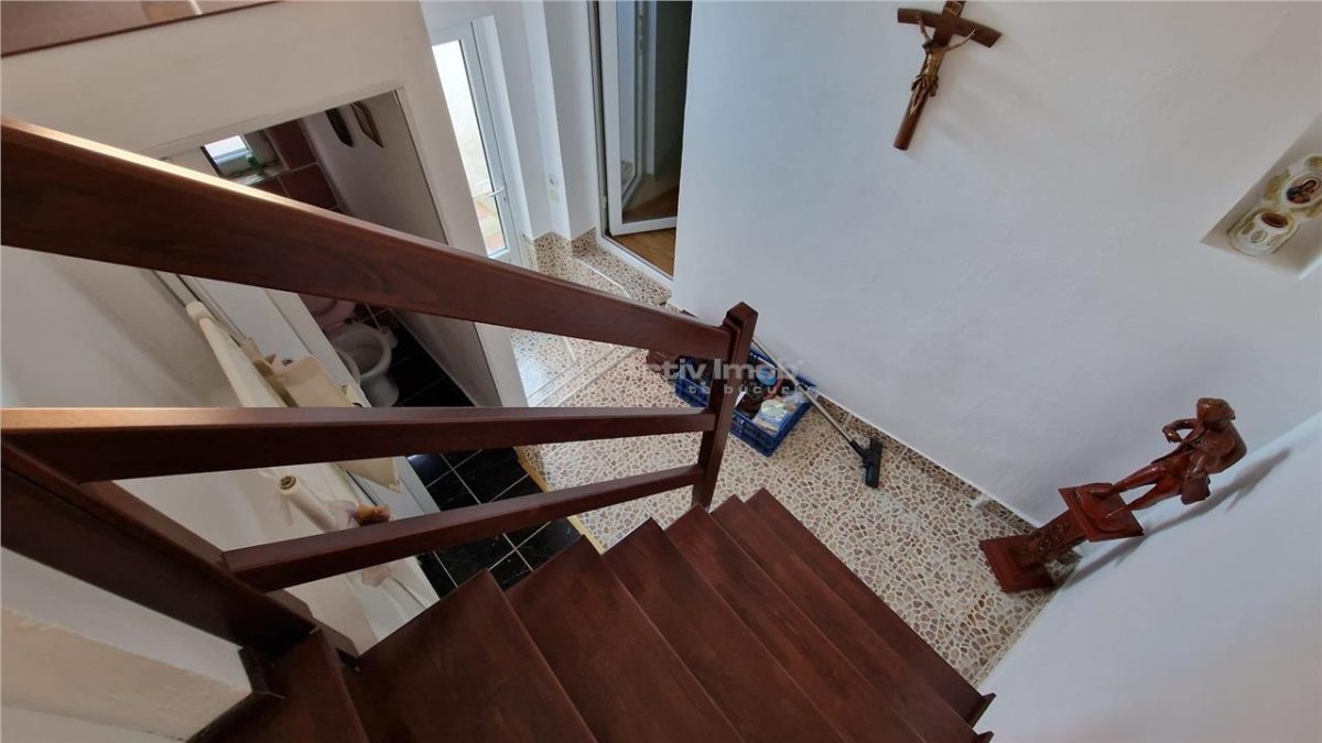 Resita Casa 7 Incaperi Parter,Etaj, Zero investitii - foto 15