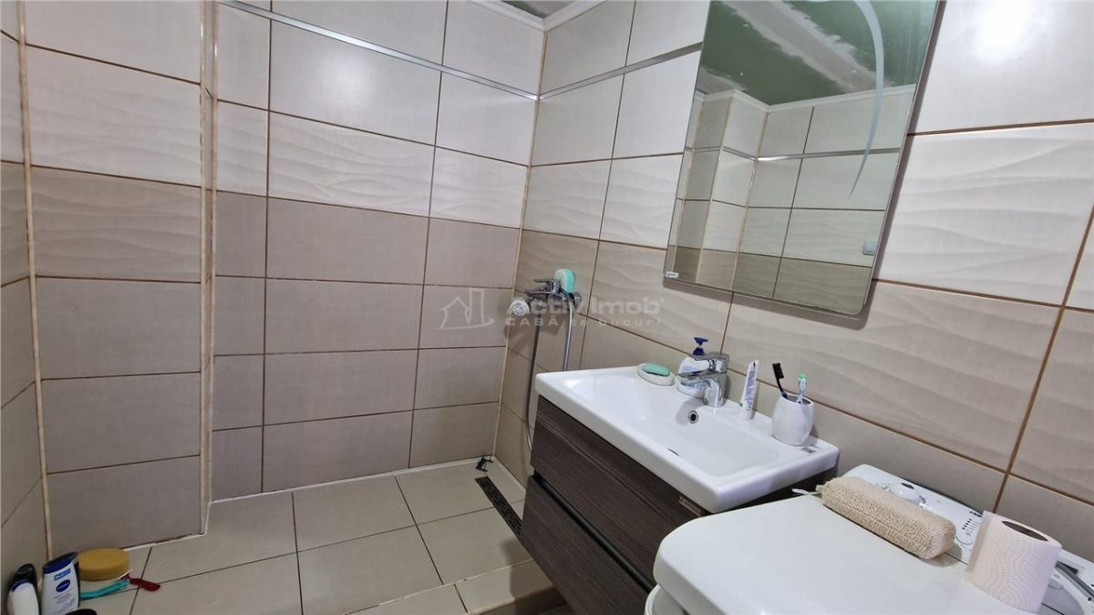 Resita Casa 7 Incaperi Parter,Etaj, Zero investitii - foto 4