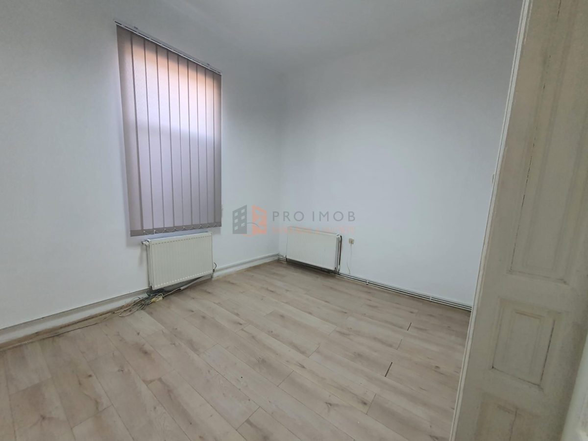 Casa tip parter zona Centru - foto 4