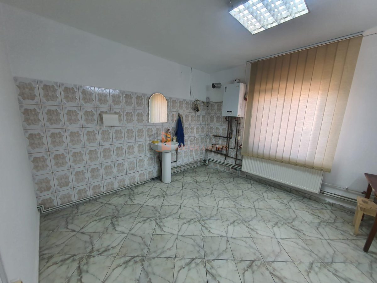 Casa tip parter zona Centru - foto 6