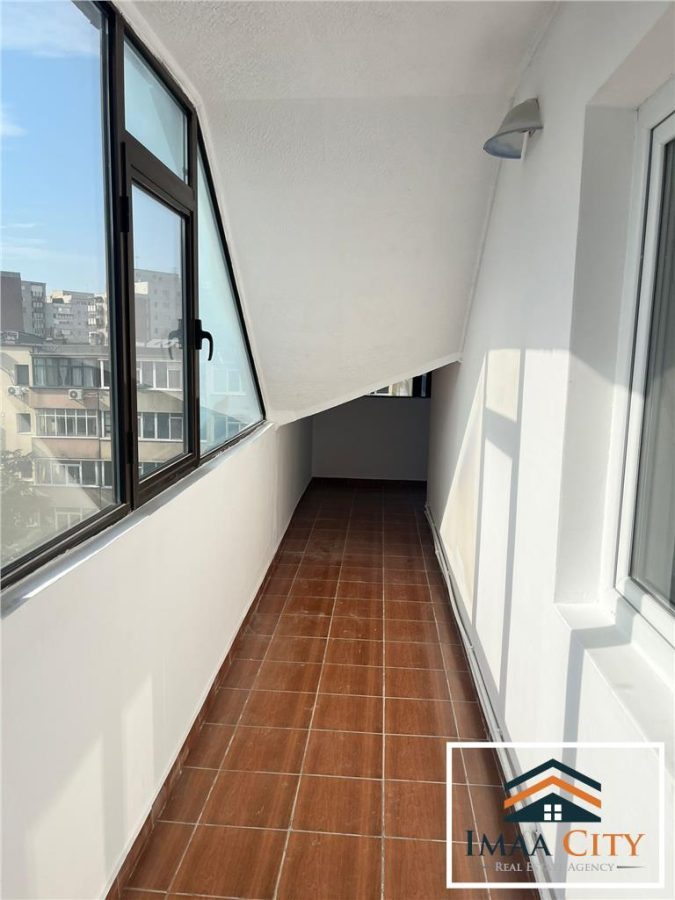 Apartament 144 mp, 5 camere, str.Arcu, mansarda - foto 2