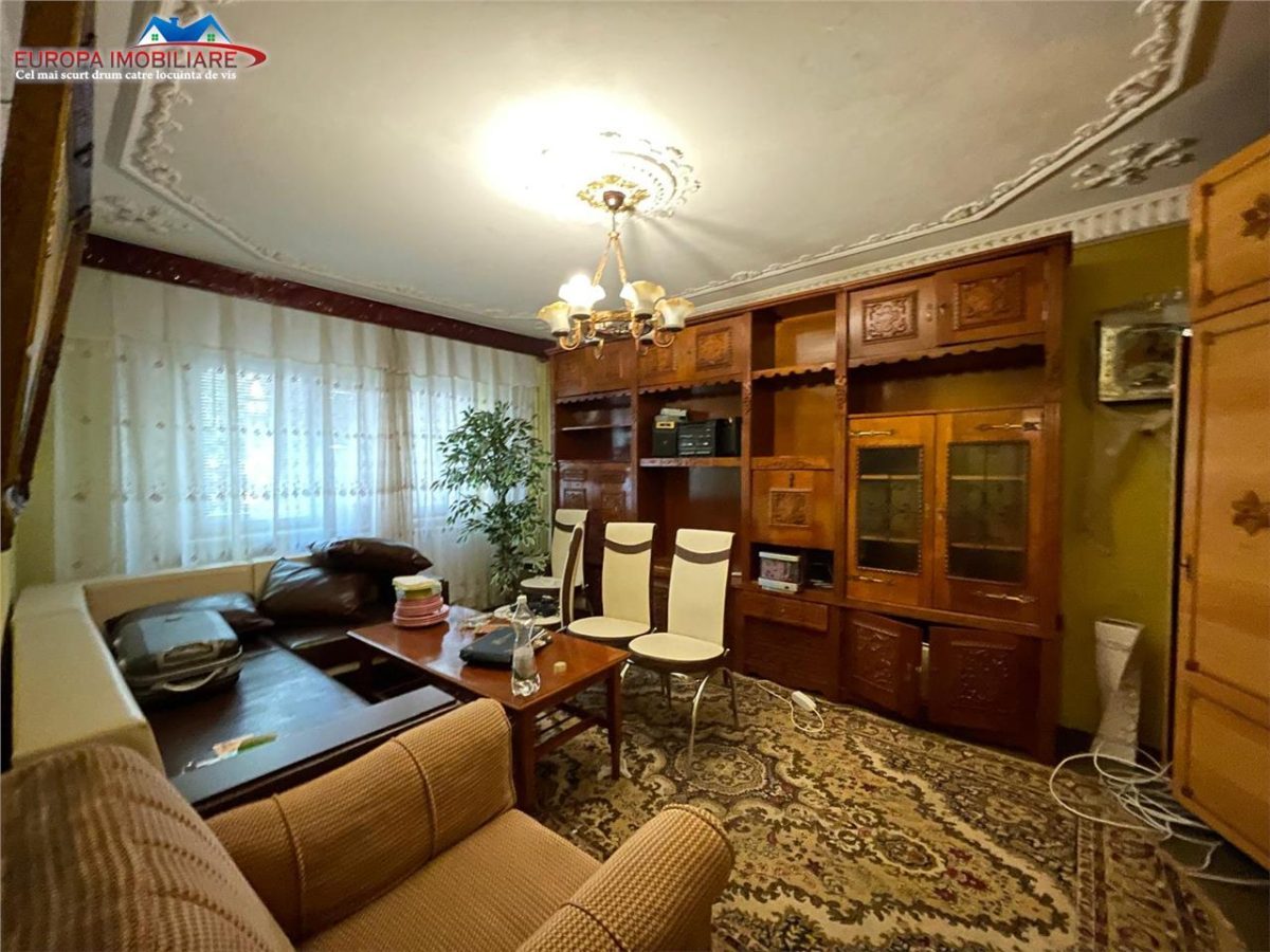 Apartament 4 camere de vanzare zona E3 Tulcea - 