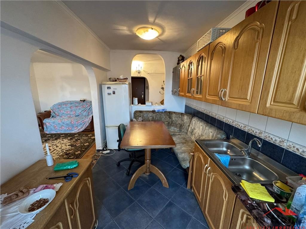 Apartament 4 camere, etaj 4, zona centrala - Tribunal - Hotel Vrancea - Focsani