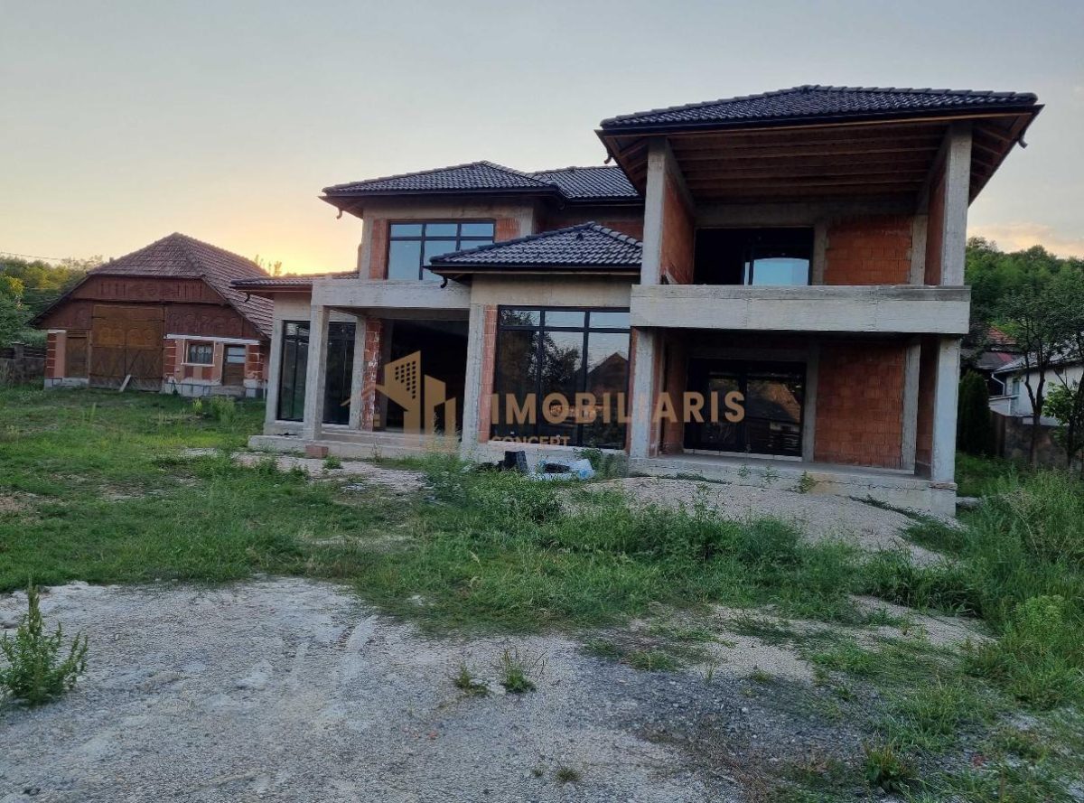 Casa la rosu cu 1980 mp teren, Gardani - foto 2