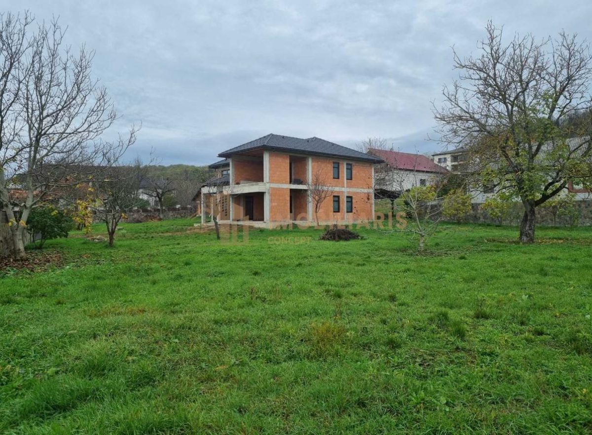 Casa la rosu cu 1980 mp teren, Gardani - foto 3